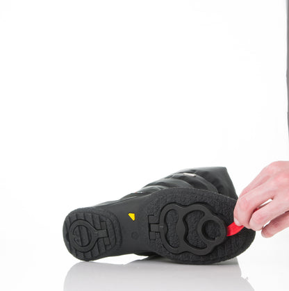 Attiba Cortina Women’s Après Boot sole with retractable non-slip spikes being retracted