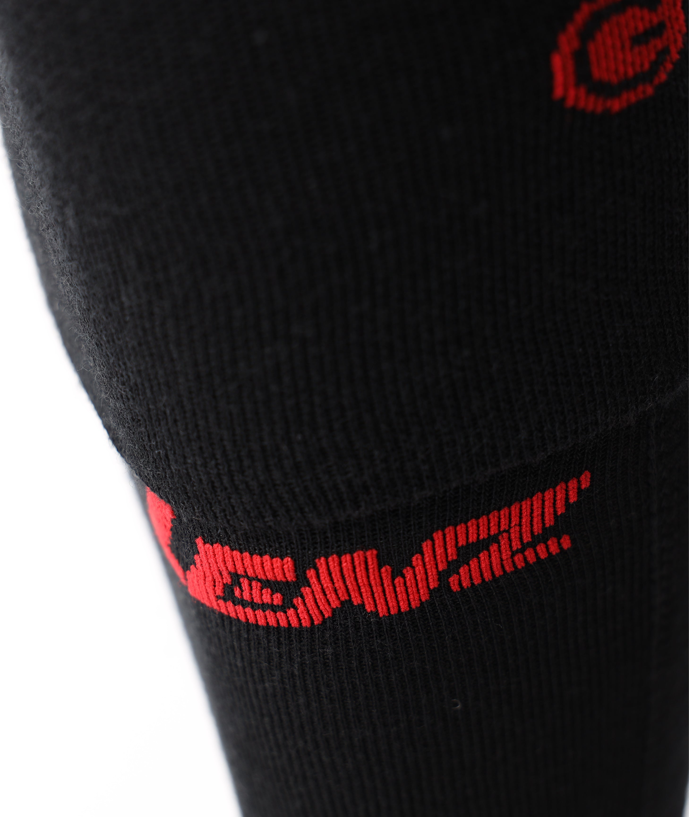 Close-up of the upper leg on the black Lenz heat sock 6.1, showcasing the red knit Lenz branding logo